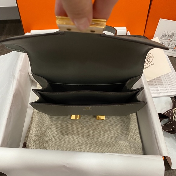 2023 Hermès CONSTANCE 18 MINI MIRROR GREY GRIS MEYER VEAU SWIFT LEATHER BAG GHW - Picture 9 of 16